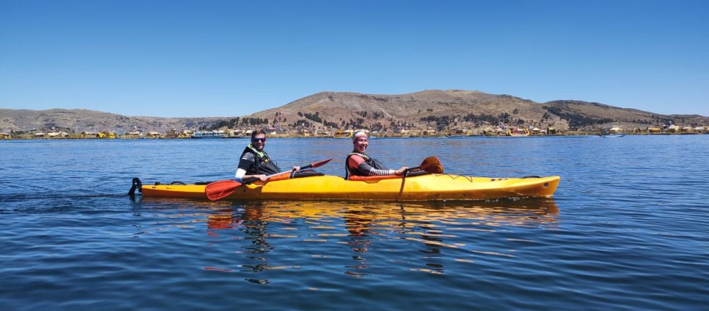 Tour en Kayak a Uros + Lancha Rápida a Taquile