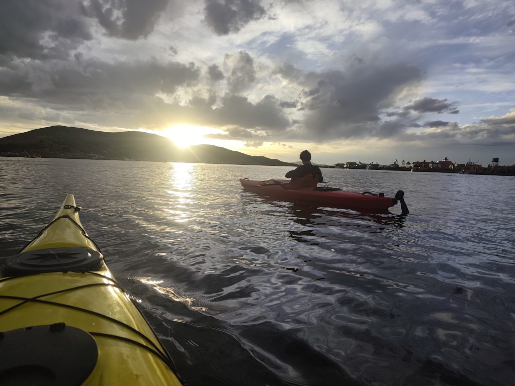 Kayak al Amanecer en el Titicaca